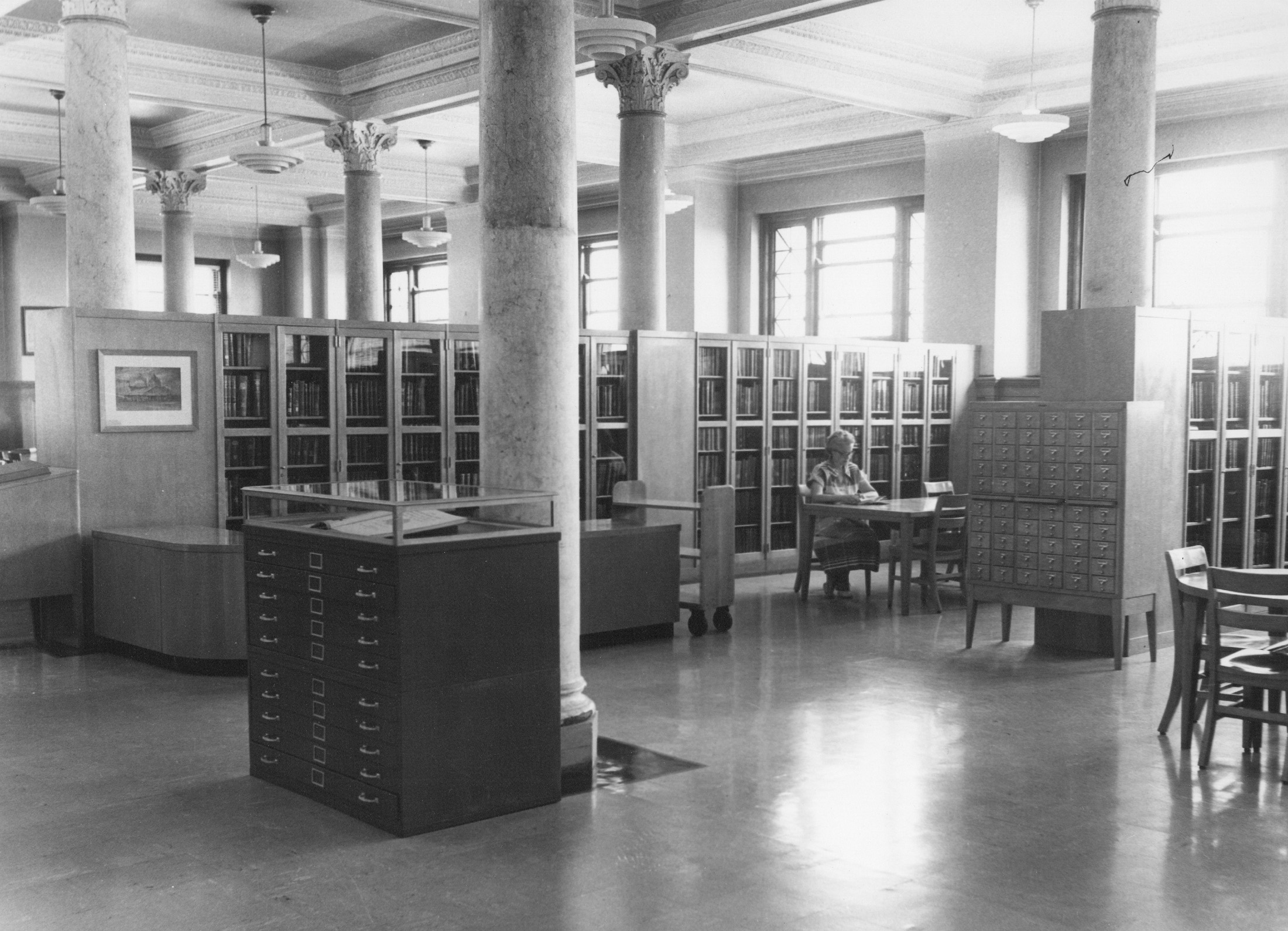 Interior of a library, showing bookshelves and pillars.