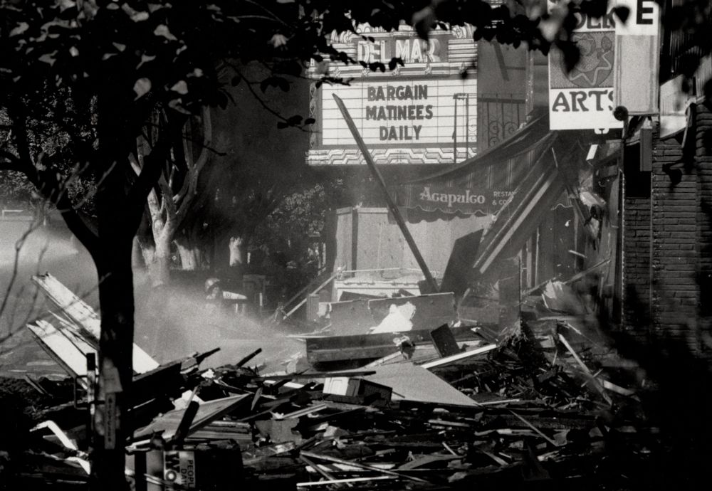 Black & white photo of a building with earthquake damage.